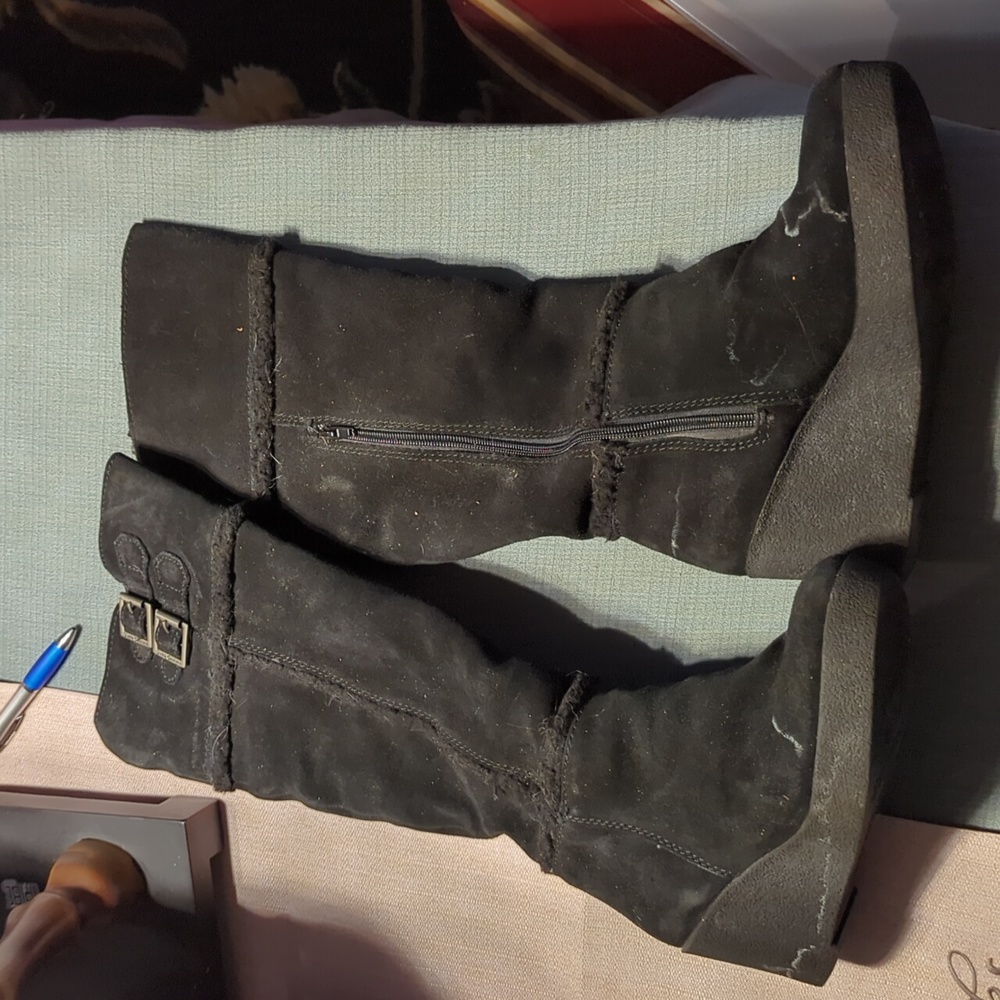Juicy couture fleece lined boots